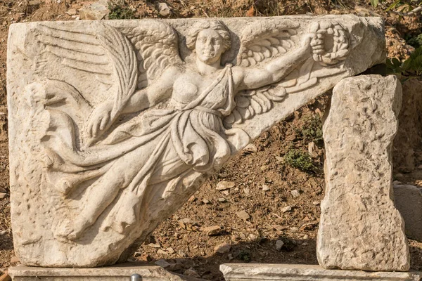Antique bas-relief of the goddess of victory Nika in the ancient city of Ephesus, Turkey. — Stock Photo, Image
