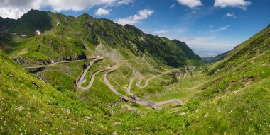 Romanya 'da yazın Transfagarasan yolunun büyük manzarası