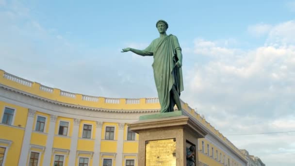 Emlékmű Richelieu hercegnek Odesszában, Ukrajnában — Stock videók