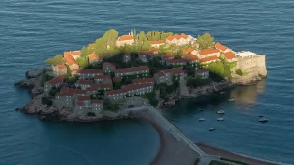 Time Lapse con la isla de Sveti Stefan en Budva, Montenegro — Vídeos de Stock