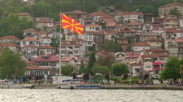 马其顿北部奥赫里德湖上的奥赫里德镇 — 图库视频影像