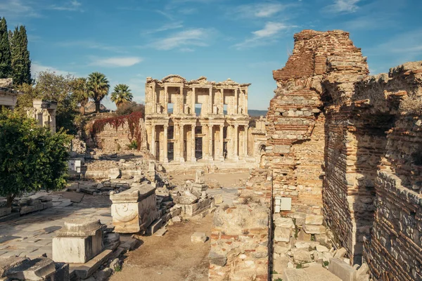 Biblioteca Celsus en la antigua ciudad Éfeso, Turquía — Foto de Stock