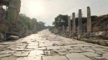 Türkiye 'nin Selcuk kentindeki Efes Antik Kentinde tarihi Curetes Caddesi