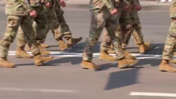 身着美国陆军制服的士兵举行阅兵式 — 图库视频影像