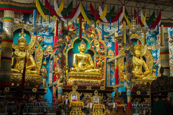 Templo dourado no Mosteiro de Namdroling — Fotografia de Stock