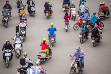 İnsanlar ve sokak Hoan Kiem trafik
