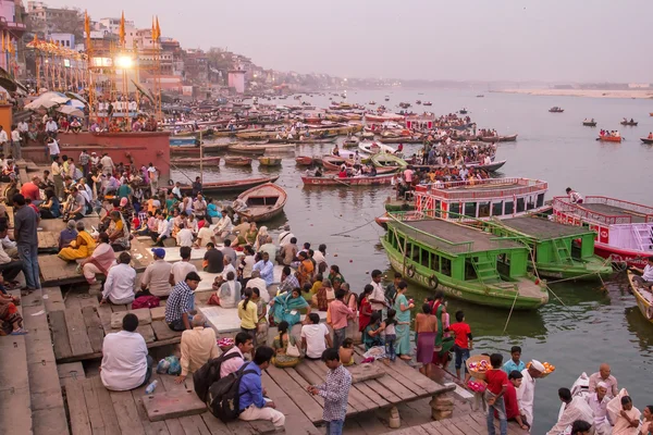 Ghats op de oevers van rivier de Ganges — Stockfoto
