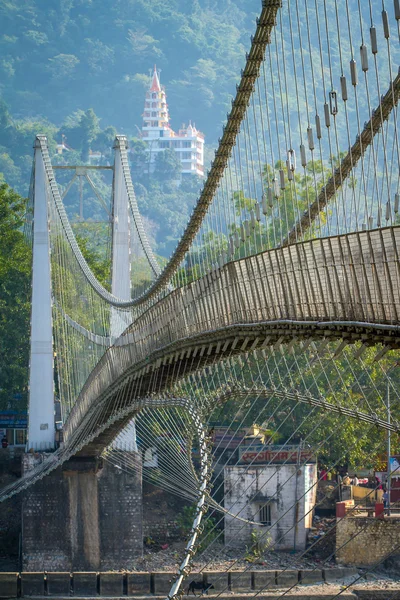 Lakshman Jhula most w Indiach — Zdjęcie stockowe