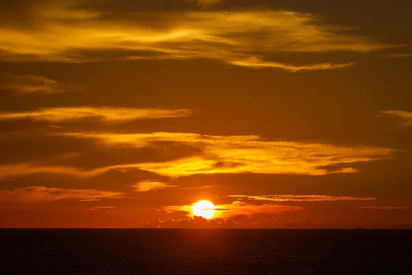 Röd solnedgång himmel — Stockfoto