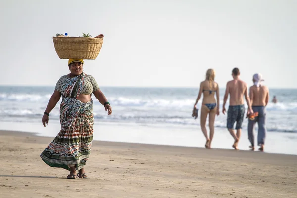 Fruit vendor on the beach — Stock Photo, Image