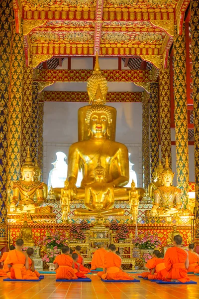 Buddhist monks praying — Stock Photo, Image