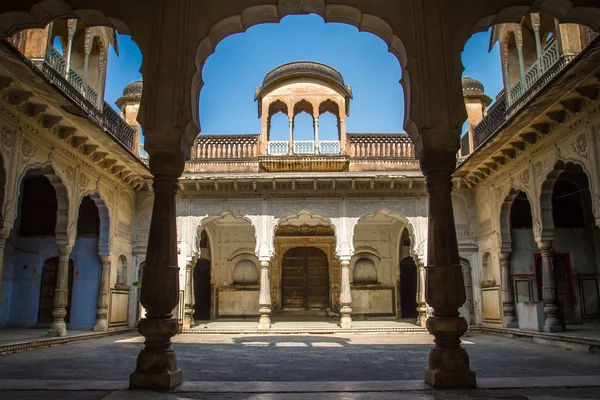 Όμορφη αυλή στο παλάτι Amber Fort — Φωτογραφία Αρχείου