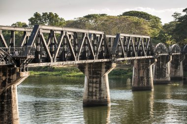kwai Nehri üzerinde köprü