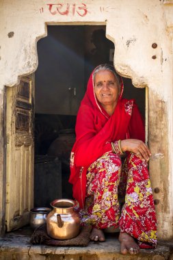 Jaipur şehrinde Kızılderili kadın
