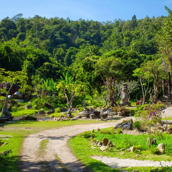 Jardín verde tropical en Tailandia — Foto de Stock