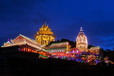 Penang tapınakta kek Lok Si