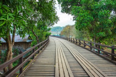 kwai Nehri üzerinde köprü