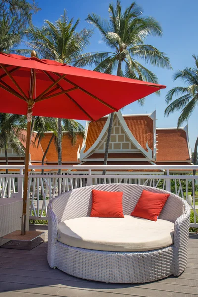 Beach chairs and umbrellas — Stock Photo, Image