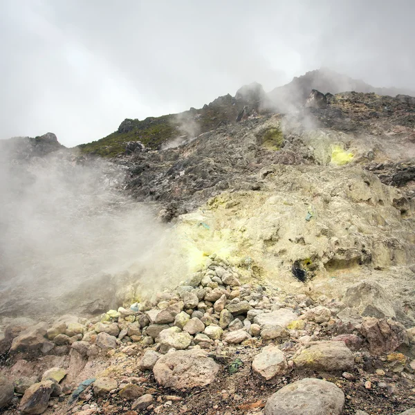 Vulcano Sibayak vicino a Berastagi — Foto Stock