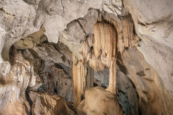 Interior de la sala de la cueva — Foto de Stock