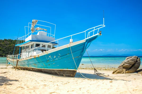 Old fishing boat — Stock Photo, Image