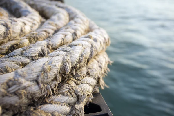 Velha corda naval — Fotografia de Stock