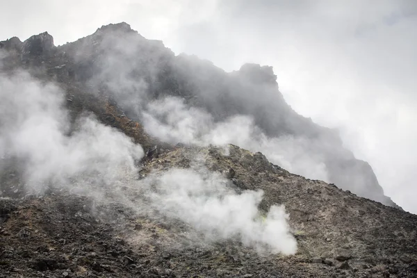 Sibayak-Vulkan in der Nähe von Berastagi — Stockfoto