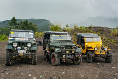 Jeeps are waiting at parking areas