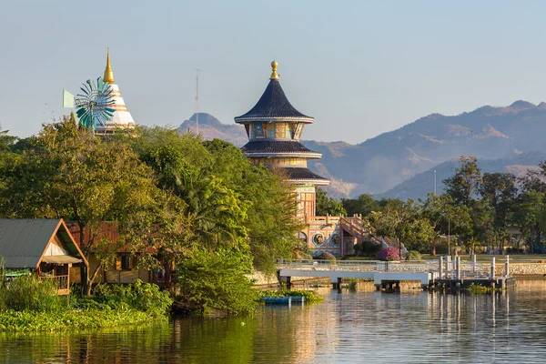 WAT thawornwararam Tapınağı — Stok fotoğraf