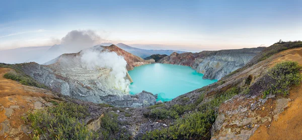 Hermoso amanecer en Kawah Ijen — Foto de Stock