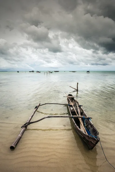Fisherman boat at the seashore — Stok fotoğraf