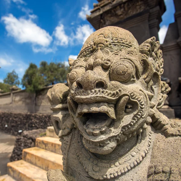 Escultura en la entrada de Bentar Candi — Foto de Stock