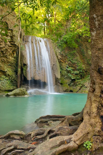 Vackra Erawan vattenfall — Stockfoto