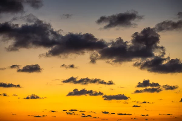 Cielo con nuvole al tramonto — Foto Stock