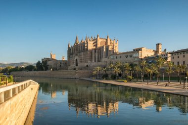 Santa Maria Katedrali, Palma de Mallorca, Mallorca, Balear Adaları, İspanya. Majorca adasındaki tarihi Katedral binasının güzel manzarası.
