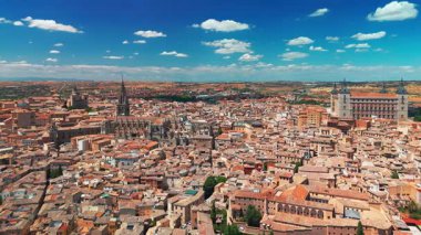 İspanya, Castilla-La Mancha, Toledo 'nun tarihi şehir manzarası. Toledo Katedrali, Santa Mari Katedrali, UNESCO Dünya Mirası Alanı ile güzel bir ortaçağ şehri..