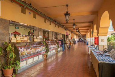 Santa Cruz, Tenerife - 24 Ocak 2023: El Mercado Nuestra Senora de Africa veya Bayan Afrika Pazarı, Santa Cruz de Tenerife Belediye gıda pazarı