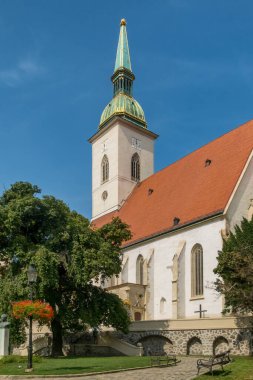 St. Martins Katedrali, Bratislava, Slovakya 'daki en büyük ve en eski Katolik kilisesidir.. 