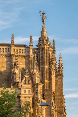 Astorga, Castilla y Leon, kuzey İspanya 'daki Santa Maria de Astorga Katedrali' nin tarihi ön cephesi. Camino de Santiago hac yolu boyunca önemli bir durak..