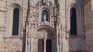 Lizbon, Portekiz 'deki Jeronimos Manastırı' nın muhteşem yüzü. Hieronymus Manastırı, Mosteiro dos Jeronimos, Lizbon Belem Bölgesi, Portekiz. Ünlü Lisboa simgesi