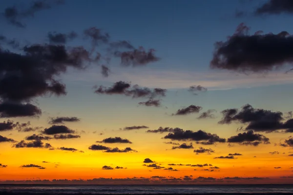 Sunset céu do nascer do sol com nuvens — Fotografia de Stock