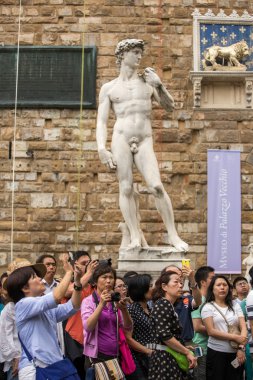 turistler fotoğraf Palazzo Vecchio yaparak