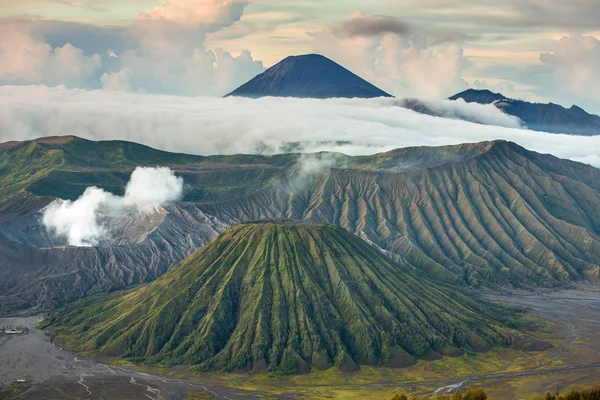 Vulkane Bromo und Batok — Stockfoto