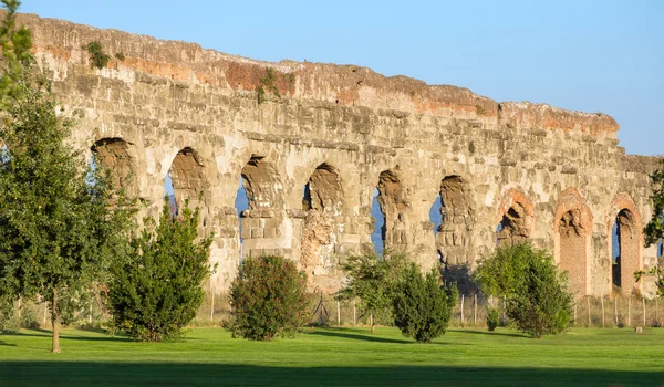 Antigos aquedutos romanos — Fotografia de Stock