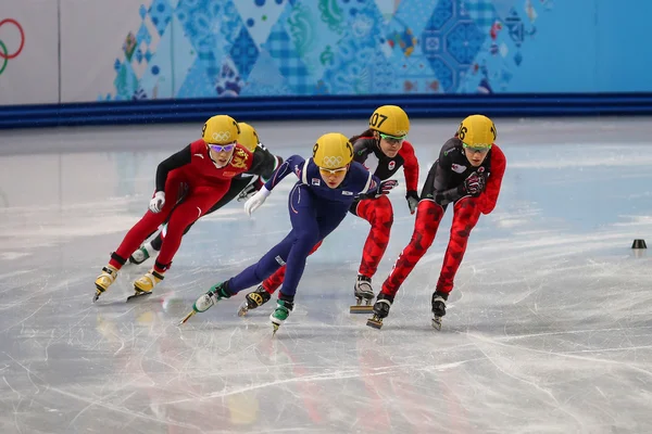 Ladies' 3000 m ohřívá krátké trati relé — Stock fotografie