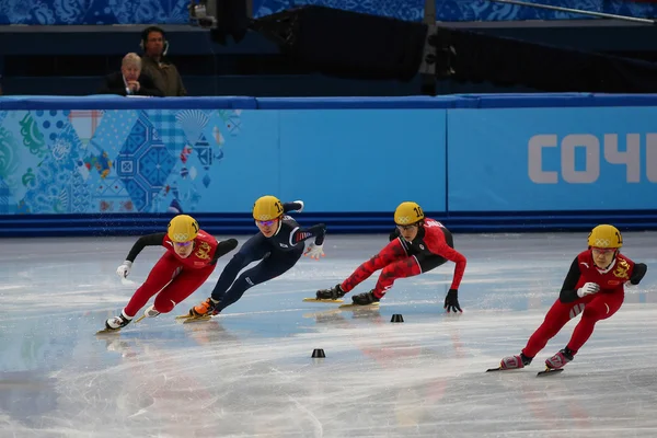 女子 3000 m 加熱ショート トラック リレー — ストック写真