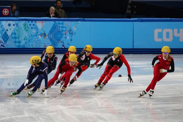 Relais de piste courte chauffe 3000 m pour dames — Photo