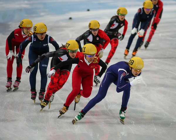 女子 3000 m 加熱ショート トラック リレー — ストック写真