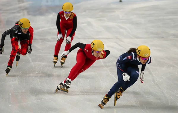 Relais de piste courte chauffe 3000 m pour dames — Photo