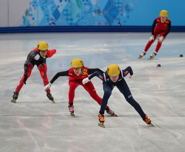 Relais de piste courte chauffe 3000 m pour dames — Photo